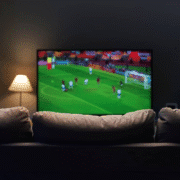 Guia Completo para Assistir Futebol ao Vivo Grátis. Imagem: Stock-Asso/Shutterstock